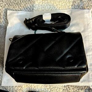Like New Condition!! - Lug Piccolo Classic VL Crossbody in Black